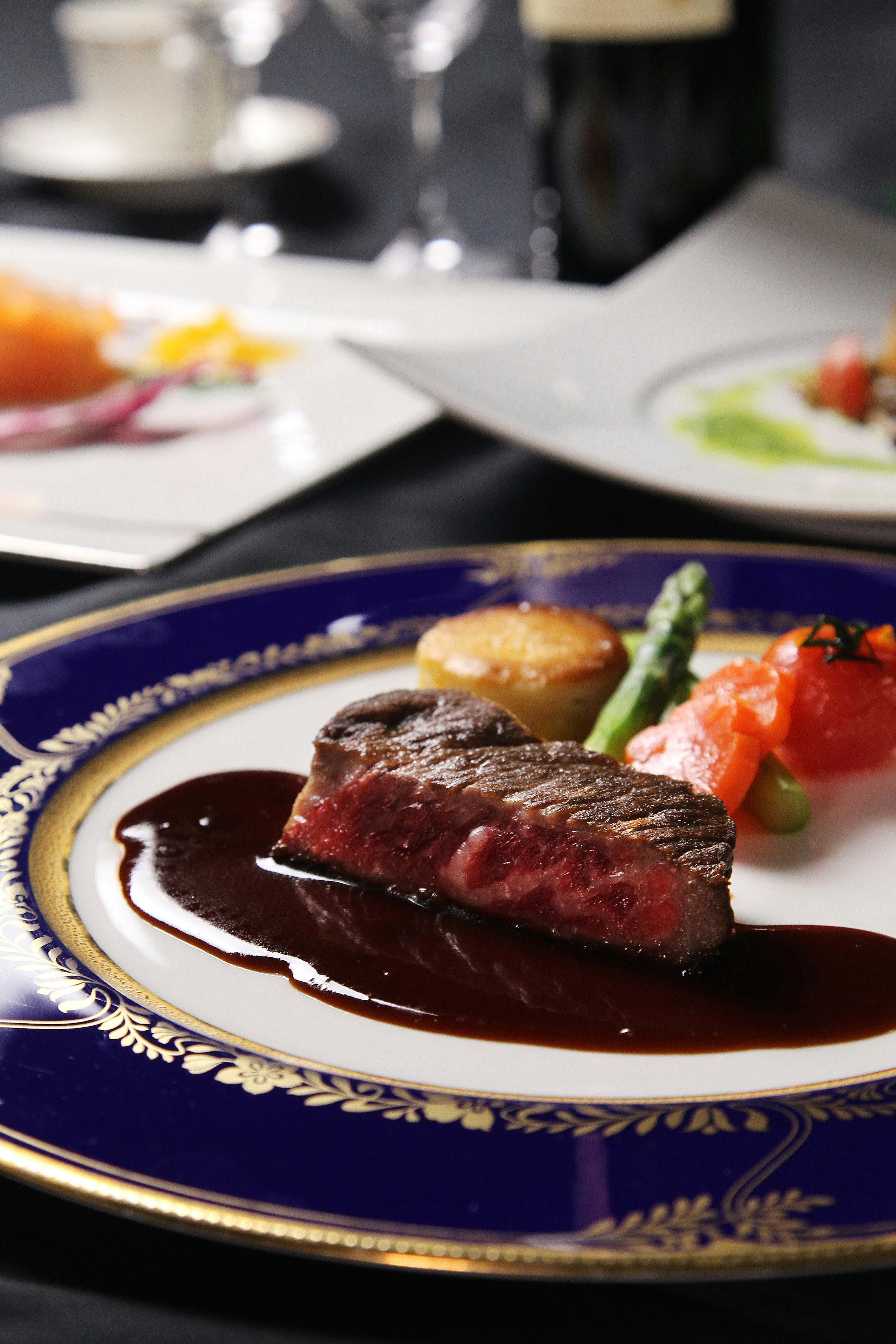 Vaisselle de Restaurant : La Signature qui Révèle votre Identité Culinaire